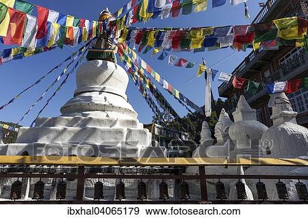 Stupa mit Gebetsfahnen und Gebetsmuhlen in Namo Buddha, Nepal, Asien View Large Photo Image Stock Photo - Stupa mit Gebetsfahnen und Gebetsmuhlen in Namo Buddha, Nepal, Asien. Fotosearch