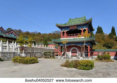 Stock Photo - Tianmen-Tempel, buddhistisches Zentrum von West Hunan, Provinz Hunan, China, Asien. Fotosearch