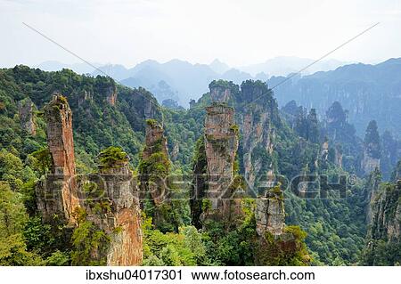 Stock Image - Tianzishan Berg mit senkrechten Felssaulen aus Quarzsandstein, Zhangjiajie Nationalpark, Provinz Hunan, China, Asien. Fotosearch