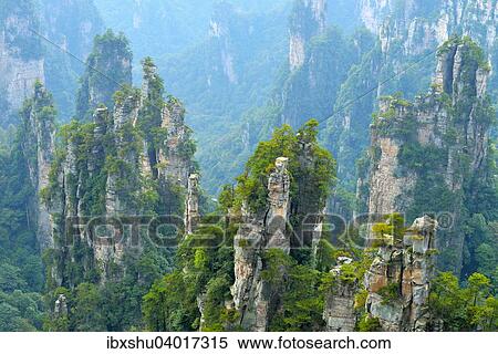 Stock Photography - Tianzishan Berg mit senkrechten Felssaulen aus Quarzsandstein, Zhangjiajie Nationalpark, Provinz Hunan, China, Asien. Fotosearch
