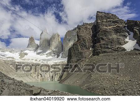 Stock Image - Torres del Paine, Torres del Paine Nationalpark, Region de Magallanes y de la Antartica Chilena, Chile, Sudamerika. Fotosearch