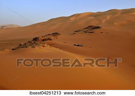 Touristencamp in Sanddunen, Oued In Djerane, Tassili n'Ajjer Nationalpark, UNESCO Weltnaturerbe, Sahara, Algerien, Afrika View Large Photo Image Stock Image - Touristencamp in Sanddunen, Oued In Djerane, Tassili n'Ajjer Nationalpark, UNESCO Weltnaturerbe, Sahara, Algerien, Afrika. Fotosearch