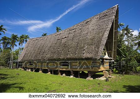 Stock Image - Traditionelles Bai, Mannerhaus, Babeldaob, Palau, Ozeanien. Fotosearch