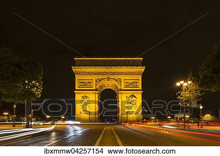 Picture - Triumphbogen, Arc de Triomphe bei Nacht mit Lichtspuren, Place Charles de Gaulle, Paris, Ile-de-France, Frankreich, Europa. Fotosearch