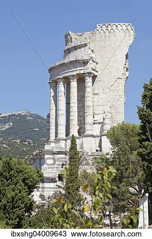 Stock Image - Tropaeum Alpium oder Trophee des Alpes, La Turbie, Cote d'Azur, Frankreich, Europa. Fotosearch