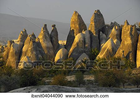 Tuffsteinformationen im Abendlicht, Goreme-Nationalpark, Goreme, Provinz Nevsehir, Kappadokien, Turkei, Asien View Large Photo Image Stock Image - Tuffsteinformationen im Abendlicht, Goreme-Nationalpark, Goreme, Provinz Nevsehir, Kappadokien, Turkei, Asien. Fotosearch