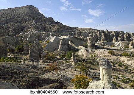 Tuffsteinformationen, Tal der Monche, Pasabagi, Provinz Nevsehir, Kappadokien, Turkei, Asien View Large Photo Image Stock Image - Tuffsteinformationen, Tal der Monche, Pasabagi, Provinz Nevsehir, Kappadokien, Turkei, Asien. Fotosearch