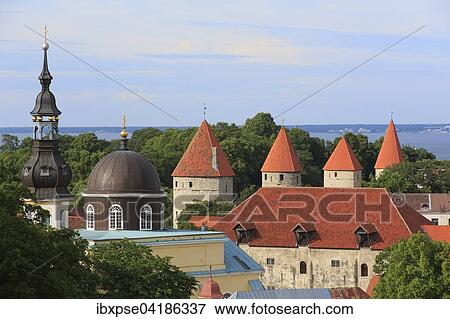 Turme der Stadtmauer, hinten Ostsee, Ausblick vom Kohtuotsa Aussichtspunkt in der Oberstadt, Tallinn, Estland, Europa View Large Photo Image Stock Photo - Turme der Stadtmauer, hinten Ostsee, Ausblick vom Kohtuotsa Aussichtspunkt in der Oberstadt, Tallinn, Estland, Europa. Fotosearch