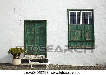 Typisches altes weisses Haus, Teguise, Lanzarote, Kanarische Inseln, Spanien, Europa View Large Photo Image Stock Image - Typisches altes weisses Haus, Teguise, Lanzarote, Kanarische Inseln, Spanien, Europa. Fotosearch