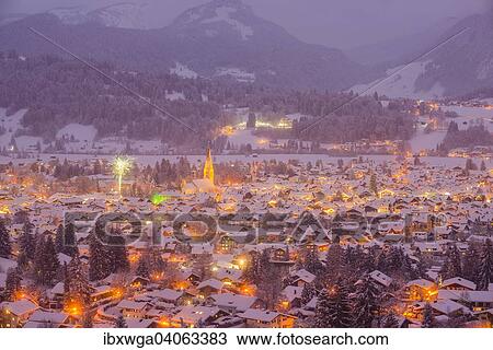 Uberblick uber die Stadt bei Dammerung, Allgauer Alpen, Oberstdorf, Oberallgau, Allgau, Bayern, Deutschland, Europa View Large Photo Image Stock Image - Uberblick uber die Stadt bei Dammerung, Allgauer Alpen, Oberstdorf, Oberallgau, Allgau, Bayern, Deutschland, Europa. Fotosearch