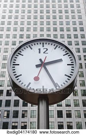 Uhr vor dem Canary Wharf Tower, Canary Wharf, Docklands, London, England, Grossbritannien, Europa View Large Photo Image Stock Image - Uhr vor dem Canary Wharf Tower, Canary Wharf, Docklands, London, England, Grossbritannien, Europa. Fotosearch
