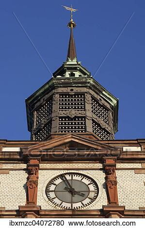 Stock Image - Uhrturm mit Isolatoren von damaligen Telegrafenmasten, Hauptpostamt, 1892 bis 1897 im Stil der Neorenaissance erbaut, Schwerin, Mecklenburg-Vorpommern, Deutschland, Europa. Fotosearch