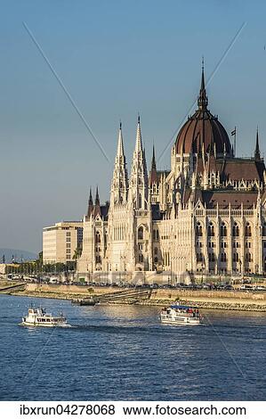 Ungarisches Parlamentsgebaude am Ufer der Donau, Budapest, Ungarn, Europa View Large Photo Image Stock Photo - Ungarisches Parlamentsgebaude am Ufer der Donau, Budapest, Ungarn, Europa. Fotosearch
