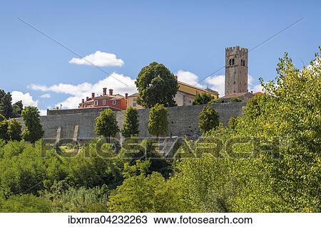Venezianische Festung mit Stadtmauer und Wehrturm, Motovun, Istrien, Kroatien, Europa View Large Photo Image Stock Image - Venezianische Festung mit Stadtmauer und Wehrturm, Motovun, Istrien, Kroatien, Europa. Fotosearch