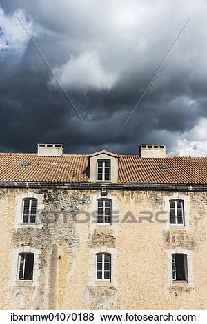 Stock Photo - Verfallenes Mehrfamilienhaus, Gewitterstimmung, Corte, Korsika, Frankreich, Europa. Fotosearch