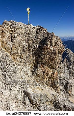 Stock Photo - Vergoldetes Gipfelkreuz am Gipfel der Zugspitze, Garmisch-Partenkirchen, Wettersteingebirge, Ostalpen, Oberbayern, Bayern, Deutschland, Europa. Fotosearch