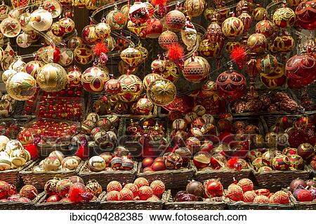Verkaufsstand mit Christbaumkugeln, Christkindlmarkt, Rathausplatz, Wien, Osterreich, Europa View Large Photo Image Stock Photography - Verkaufsstand mit Christbaumkugeln, Christkindlmarkt, Rathausplatz, Wien, Osterreich, Europa. Fotosearch