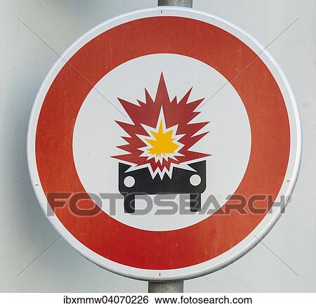 Stock Photograph - Verkehrsschild, Achtung Autounfallgefahr, Frankreich, Europa. Fotosearch