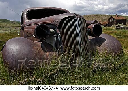 Picture - Verrosteter Chevrolet, 30er Jahre, Geisterstadt, alte Goldgraberstadt, Bodie State Historic Park, Bodie, Kalifornien, USA, Nordamerika. Fotosearch