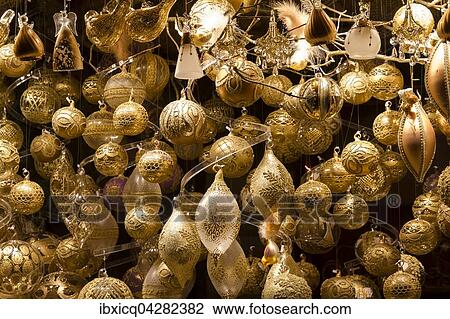 Verschiedene goldene Christbaumkugeln, Christkindlmarkt, Rathausplatz, Wien, Osterreich, Europa View Large Photo Image Stock Image - Verschiedene goldene Christbaumkugeln, Christkindlmarkt, Rathausplatz, Wien, Osterreich, Europa. Fotosearch