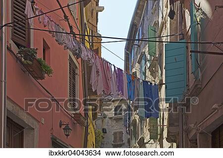 Wasche trocknet auf der Leine in einer Gasse in der Altstadt, Rovinj, Istrien, Kroatien, Europa View Large Photo Image Picture - Wasche trocknet auf der Leine in einer Gasse in der Altstadt, Rovinj, Istrien, Kroatien, Europa. Fotosearch