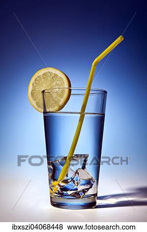 Wasserglas mit Eiswurfeln und Zitronenscheibe View Large Photo Image Stock Photo - Wasserglas mit Eiswurfeln und Zitronenscheibe. Fotosearch