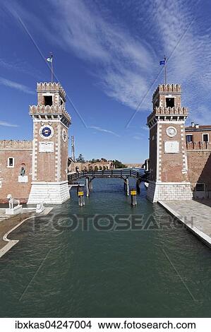Wassertor und Turme des Arsenal, ehemalige Flottenbasis der Republik Venedig, Stadtteil Castello, Venedig, Venetien, Italien, Europa View Large Photo Image Picture - Wassertor und Turme des Arsenal, ehemalige Flottenbasis der Republik Venedig, Stadtteil Castello, Venedig, Venetien, Italien, Europa. Fotosearch