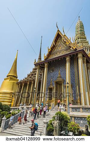 Stock Photo - Wat Phra Kaeo Tempel, Phra Mondop Bibliothek, Phra Sri Rattana Chedi, Konigspalast, Bangkok, Zentralthailand, Thailand, Asien. Fotosearch