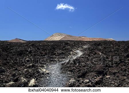 Picture - Weg durch ein Lavafeld, Vulkanlandschaft, Feuerberge, Vulkane, hinten Caldera Blanca, Lanzarote, Kanarische Inseln, Spanien, Europa. Fotosearch