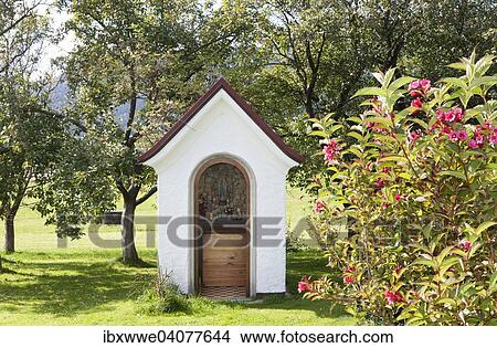 Picture - Wegkapelle, Mondseeland, Salzkammergut, Oberosterreich, Osterreich, Europa. Fotosearch