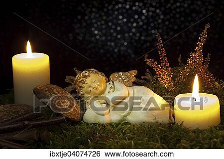 Weihnachtsdekoration, Engel schlaft bei Kerzenschein View Large Photo Image Stock Photograph - Weihnachtsdekoration, Engel schlaft bei Kerzenschein. Fotosearch
