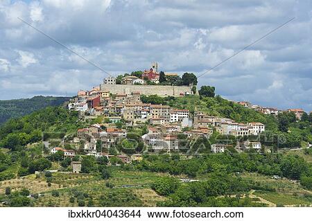 Weinberge, Ortsansicht, Motovun, Istrien, Kroatien, Europa View Large Photo Image Picture - Weinberge, Ortsansicht, Motovun, Istrien, Kroatien, Europa. Fotosearch