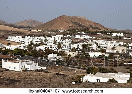 Stock Photo - Weisse Hauser, hinten Vulkanberge, Uga, Lanzarote, Kanarische Inseln, Spanien, Europa. Fotosearch