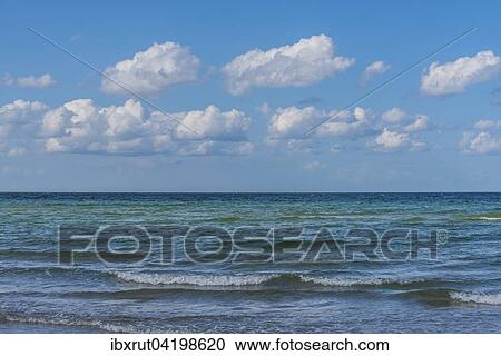 Stock Image - Wellen an der Kuste, Ostsee, Bad Boltenhagen, Mecklenburg-Vorpommern, Deutschland, Europa. Fotosearch