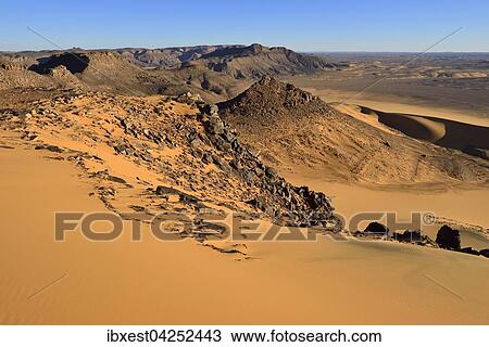 Westlicher Hang des Tadrart Plateaus, Tassili n'Ajjer Nationalpark, Unesco-Weltnaturerbe, Sahara, Algerien, Afrika View Large Photo Image Stock Image - Westlicher Hang des Tadrart Plateaus, Tassili n'Ajjer Nationalpark, Unesco-Weltnaturerbe, Sahara, Algerien, Afrika. Fotosearch
