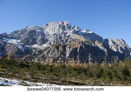 Stock Photograph - Wimbachtal mit Hochkaltergebirge, Hochkalter, Wimbachgries, Nationalpark Berchtesgaden, Berchtesgadener Land, Bayern, Deutschland, Europa. Fotosearch
