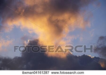 Wolken bei Sonnenuntergang View Large Photo Image Stock Photo - Wolken bei Sonnenuntergang. Fotosearch