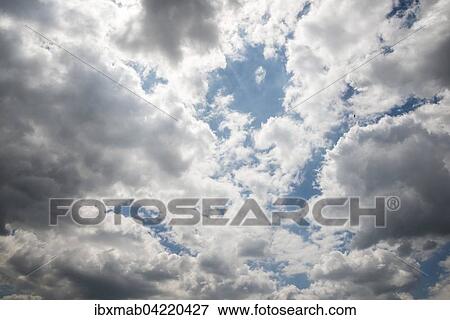 Stock Photo - Wolken, Regenwolken, Paris, Frankreich, Europa. Fotosearch
