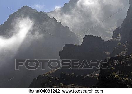 Wolken stauen sich an den Bergen im Valle Gran Rey, La Gomera, Kanarische Inseln, Spanien, Europa View Large Photo Image Stock Image - Wolken stauen sich an den Bergen im Valle Gran Rey, La Gomera, Kanarische Inseln, Spanien, Europa. Fotosearch