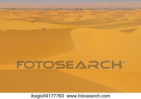 Stock Image - Wustenlandschaft mit Sanddunen, Strecke Atar nach Tidjikja, Region Adrar, Mauretanien, Afrika. Fotosearch