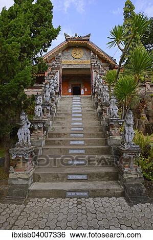 Stock Photograph - Zugangstreppe, mit frommen Spruchen auf jeder Stufe, des buddhistischen Klosters Brahma Vihara, Banjar, Nordbali, Bali, Indonesien, Asien. Fotosearch