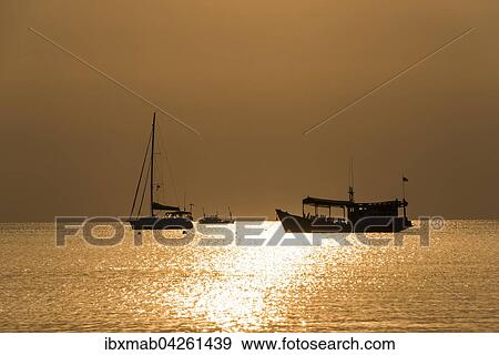 Zwei Boote im Meer bei Sonnenuntergang, Insel Koh Tao, Golf von Thailand, Thailand, Asien View Large Photo Image Stock Photo - Zwei Boote im Meer bei Sonnenuntergang, Insel Koh Tao, Golf von Thailand, Thailand, Asien. Fotosearch