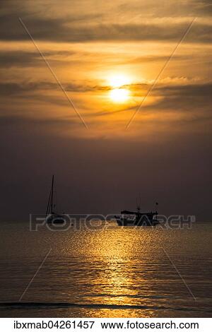 Zwei Boote im Meer bei Sonnenuntergang, Insel Koh Tao, Golf von Thailand, Thailand, Asien View Large Photo Image Stock Photo - Zwei Boote im Meer bei Sonnenuntergang, Insel Koh Tao, Golf von Thailand, Thailand, Asien. Fotosearch