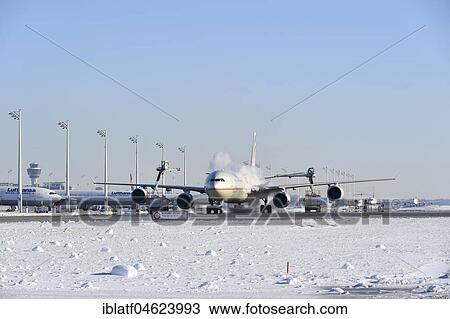 Stock Image - Aircraft de-icing Etihad, Airbus A 340, Munich Airport, Upper Bavaria, Germany, Europe. Fotosearch