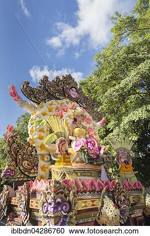 Stock Image - Balinese artists performing at the opening parade of the 2015 Bali Arts Festival, Denpasar, Bali, Indonesia, Asia. Fotosearch
