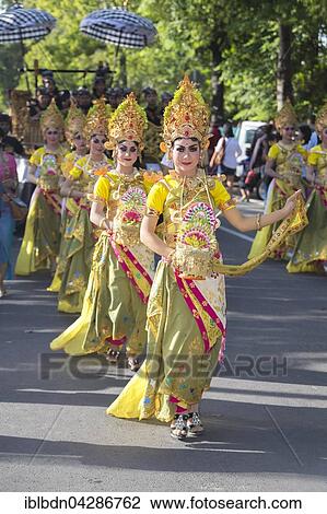 Stock Image - Balinese artists performing at the opening parade of the 2015 Bali Arts Festival, Denpasar, Bali, Indonesia, Asia. Fotosearch