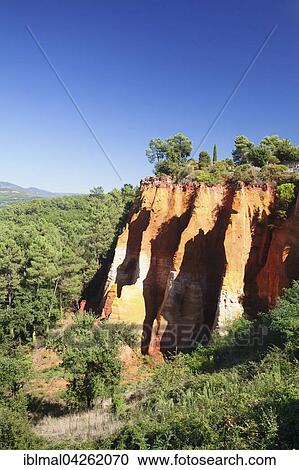 Stock Image - Les Sentiers des Ocres, trail, ocher cliffs, Roussillon, Provence, Provence-Alpes-Cote d'Azur, Southern France, France, Europe. Fotosearch