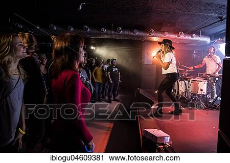 Stock Image - The Swiss sibling duo Coco and Stee Gfeller alias Zibbz live at Schüür Luzern, Switzerland, Europe. Fotosearch