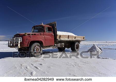 Alter Lastwagen fur Transport von Salz auf dem Salzsee Salar de Uyuni, Altiplano, Bolivien, Sudamerika View Large Photo Image Stock Photo - Alter Lastwagen fur Transport von Salz auf dem Salzsee Salar de Uyuni, Altiplano, Bolivien, Sudamerika. Fotosearch