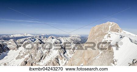 Stock Image - Auf der Punta Rocca bei der Marmolata, hinten die Marmolata, Fassatal, Dolomiten, Trentino, Trentino-Sudtirol, Alpen, Italien, Europa. Fotosearch